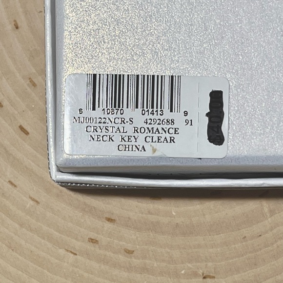 Crystal Romance fine silver plated key necklace with Swarovski crystals. NWT - Picture 4 of 4